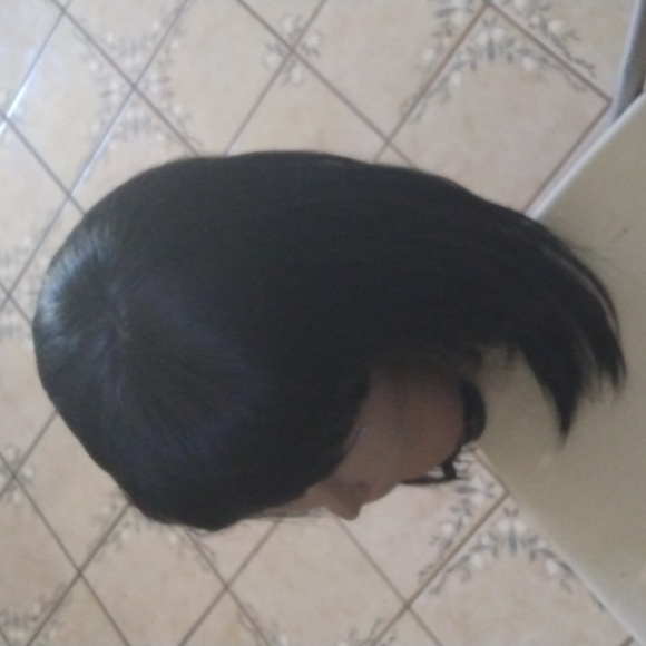 Beautiful Layered Bang Wig. About 16-18 inches long. 1B (black/brown) color. - Picture 14 of 14